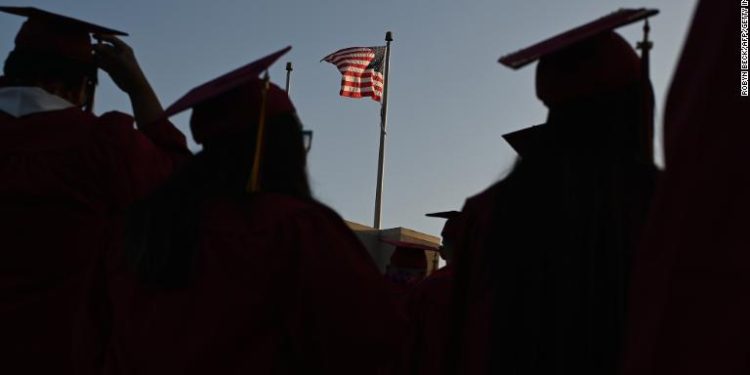 El gobierno de Biden abre proceso para la condonación estudiantil