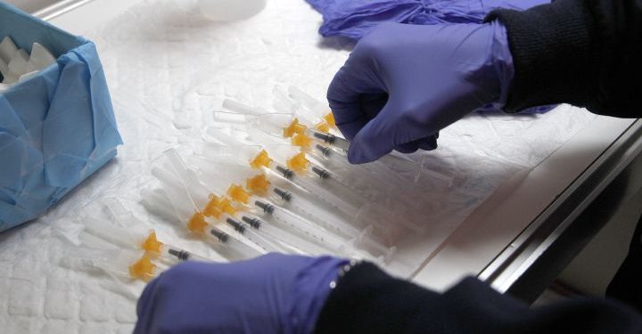 Científicos de Boston desarrollan nueva cepa de Covid-19 más letal