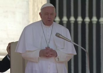 Papa Francisco pide paz y unidad para el mundo frente a las dificultades