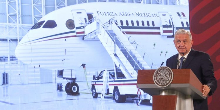 Andres Manuel confirma que Sedena estudia tener su propia Aerolínea comercial