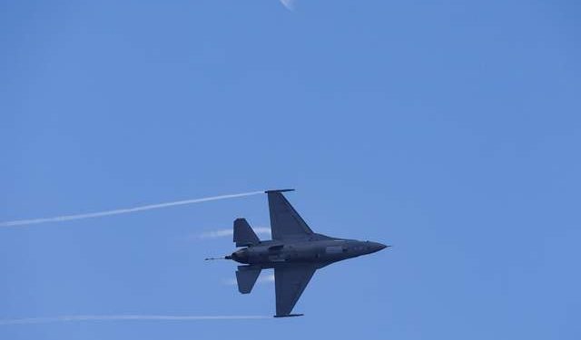 Interceptan a dos aviones bombarderos rusos por dos F-16 de EEUU cerca de Alaska