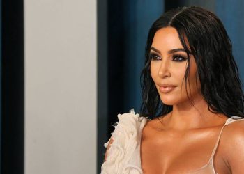 Kim Kardashian recibe críticas por vender botes de basura hechos de cemento en miles de pesos