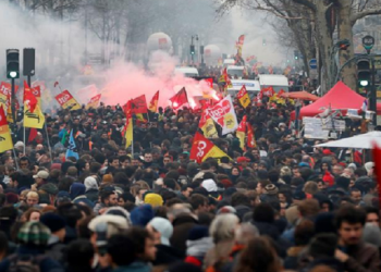 Estudiantes, Trabajadores de energía y burócratas se unieron a sindicalistas para marchar por la inflación en Paris