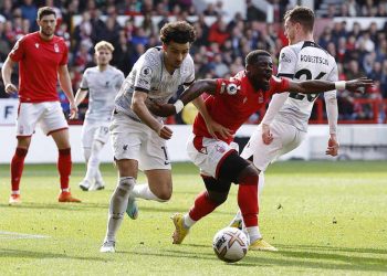 Nottingham cortó la racha positiva que tenía el Liverpool