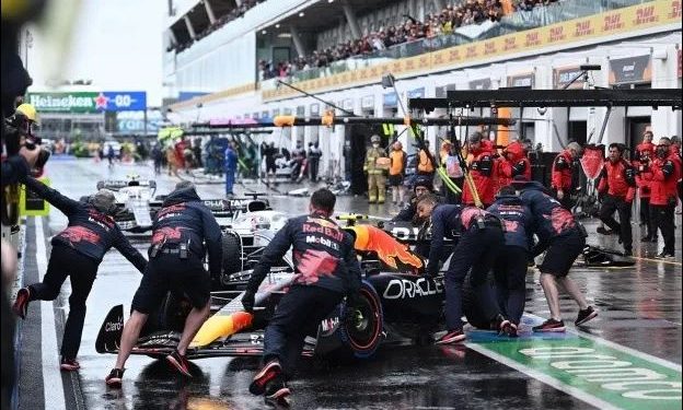 ‘Checo’ Pérez se dejó querer por los cientos de aficionados durante las prácticas del GP de Estados Unidos