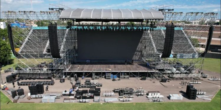 El escenario de Daddy Yankee esta casi listo a 24 horas del concierto más importante de Cancún