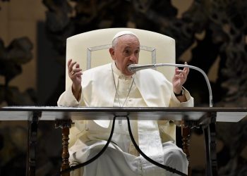 El papa Francisco admite que sacerdotes y monjas católicos también ven porno y que es algo que debilita el alma