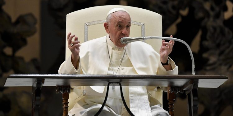 El papa Francisco admite que sacerdotes y monjas católicos también ven porno y que es algo que debilita el alma