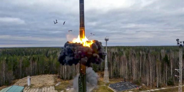 Vladimir Putin supervisa simulacros de un ataque nuclear