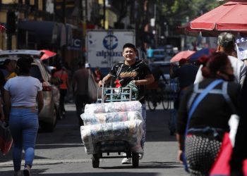 INEGI revela que 32 millones de mexicanos tiene empleos informales y 18 millones apenas ganan un salario mínimo