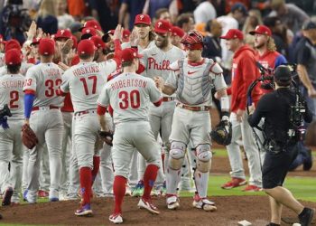 Filis vence a los Astros en el primer partido de la Serie Mundial