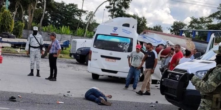 Al menos dos migrantes muertos y 6 heridos tras accidente vial en Chiapas