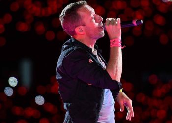Coldplay interpreta canción de protesta prohibida en Irán