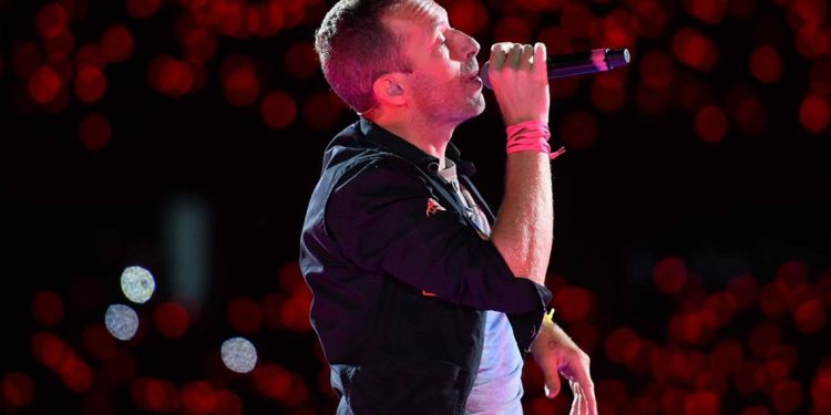 Coldplay interpreta canción de protesta prohibida en Irán