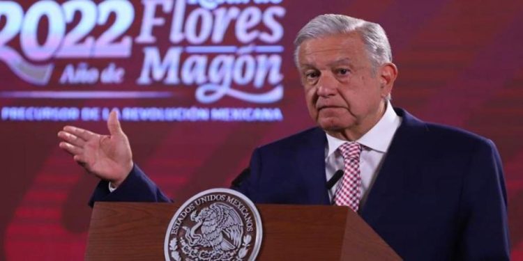 AMLO señala que la Fiscalía buscó dinamitar el caso de Ayotzinapa