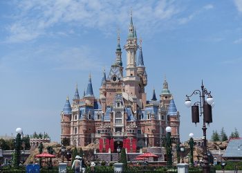 Cierra sus puertas el parque temático Disneyland  en Shanghái debido a un confinamiento de emergencia por Covid-19