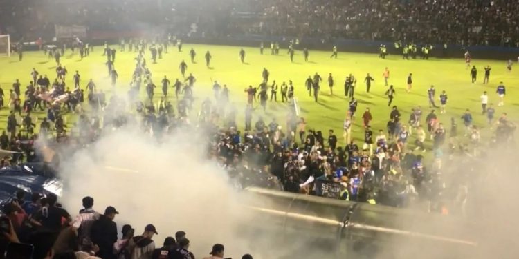 Indonesia no recibirá sanciones de la FIFA ,tras estampida en el estadio afirma el presidente Joko Widodo