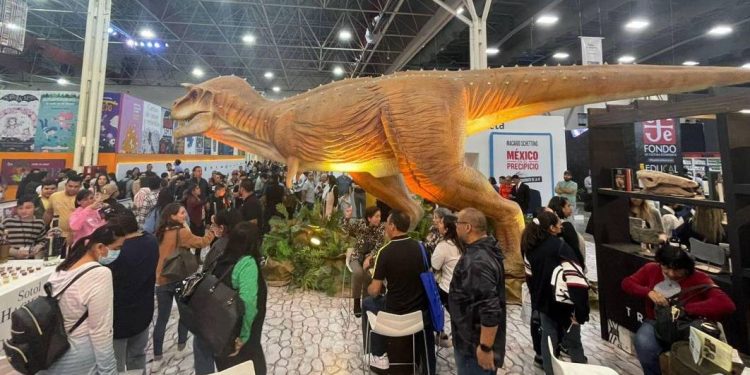 El Pabellón de Coahuila despertó el interés de los visitantes en el FIL Monterrey