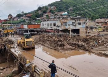 Aumenta a 31 muertos por un deslave y continúa la búsqueda de sobrevivientes en la zona central de Venezuela