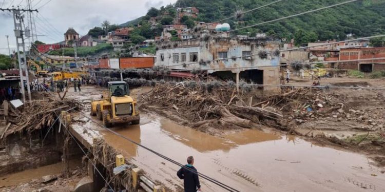 Aumenta a 31 muertos por un deslave y continúa la búsqueda de sobrevivientes en la zona central de Venezuela