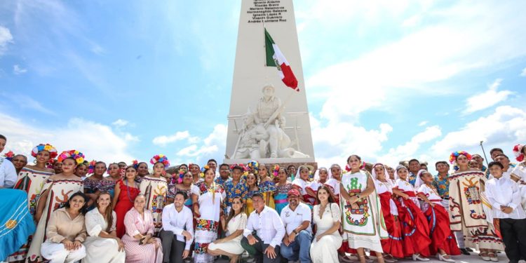 Festejamos a Quintana Roo con su gente y vamos por su grandeza