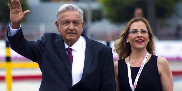 AMLO aclara que su esposa Beatriz Gutiérrez no aspira un cargo público