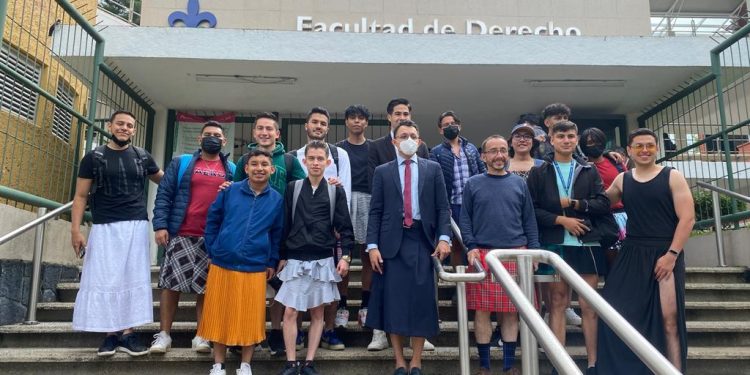 La convocatoria ‘La ropa no tiene género’ se lanzó la semana pasada y desde entonces generó controversia en Veracruz