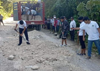 Telebachillerato realiza bacheo ante el descuido por autoridades en Felipe Carrillo Puerto