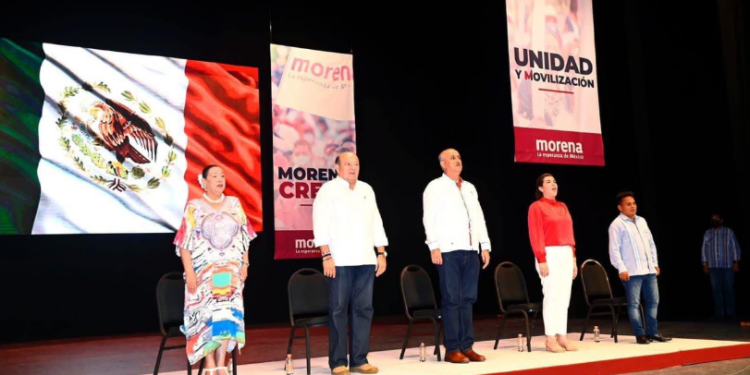 Simpatizantes de Adán Augusto muestran su apoyo durante festejo morenista