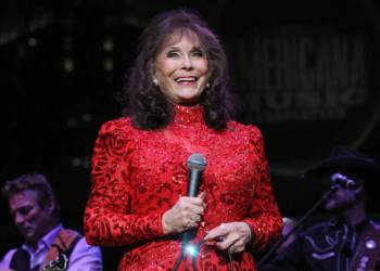 Fallece Loretta Lynn, leyenda de la música country a los 90 años