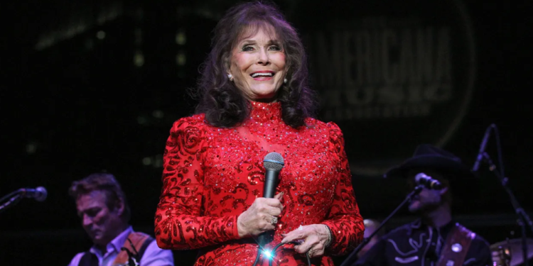 Fallece Loretta Lynn, leyenda de la música country a los 90 años