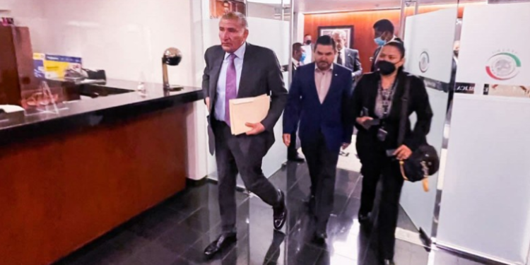 Adán Augusto acude al senado tras consulta sobre las Fuerzas Armadas