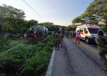 Al menos 17 heridos y un fallecido tras accidente vehicular de la Semar en Oaxaca