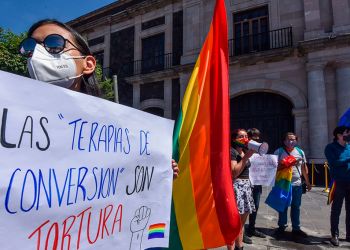 Senado aprueba prohibir las terapias de conversión sexual