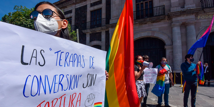 Senado aprueba prohibir las terapias de conversión sexual
