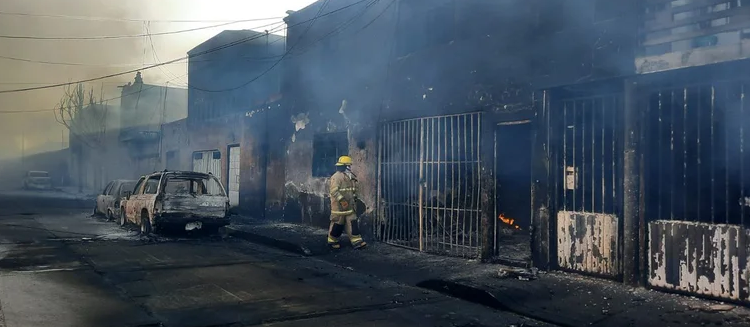 Personas resultan intoxicadas a causa de una explosión tras choque de tren y pipa en Aguascalientes