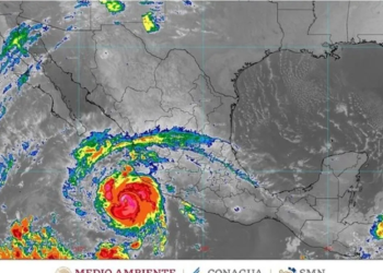 ‘Roslyn’ se intensifica a huracán categoría 3 y tocará tierra en Jalisco
