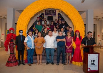 Para celebrar el Día de Muertos, la FPMC inauguró dos exposiciones artísticas y el altar en el Museo de la Isla