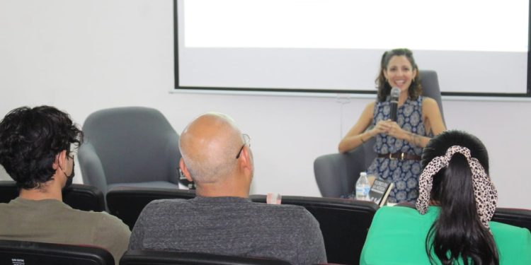 Presentan el libro “Flores en la herida, literatura carcelaria”