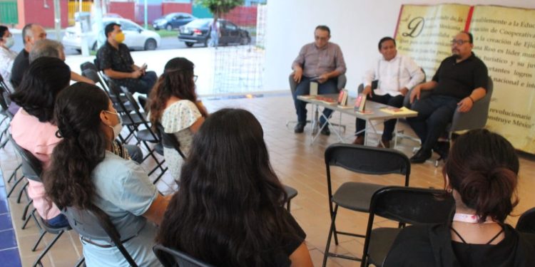 Presentan el libro de Cristian Poot “Solares”