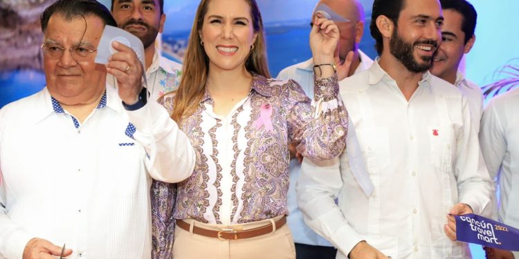 Atenea Gómez participa en la inauguración de Cancún Travel Mart Summit