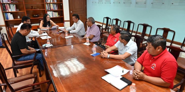 Atiende Gobierno del Estado a ciudadanos