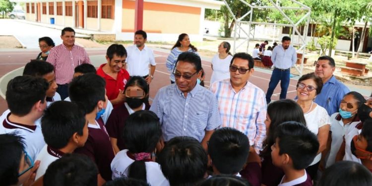 Escucha y atiende SEQ a comunidad educativa en FCP
