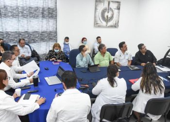 Flavio Carlos Rosado se reúne con directores de hospitales generales y comunitarios