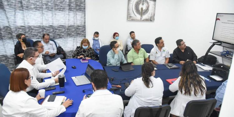 Flavio Carlos Rosado se reúne con directores de hospitales generales y comunitarios