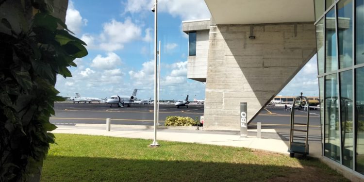 Terminal FBO de vuelos privados en Aeropuerto de Cancún una “Coladera”