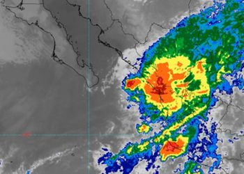 Huracán ‘Orlene’ toca tierra en Nayarit y Sinaloa con vientos máximos de 140 km/h