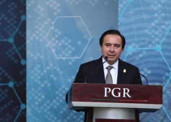 Tomás Zerón promueve amparo contra orden de aprehensión por caso de Ayotzinapa