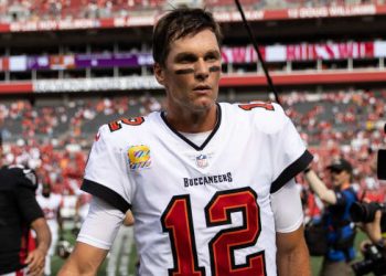 Multan a Tom Brady con 11 mil 139 dólares por intentar golpear a  defensivo de los Falcons