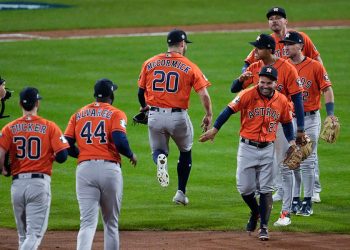 Lográn ventaja los Astros de Houston 3-2 a los Filis de Filadelfia por la Serie Mundial